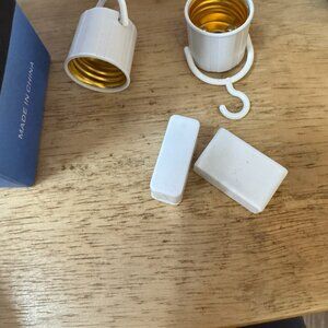 9W Rechargeable LED Light Bulbs 60W Equivalent (5000K, 2-Pack) New